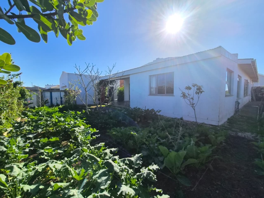 6 Bedroom Property for Sale in Stilbaai Wes Western Cape